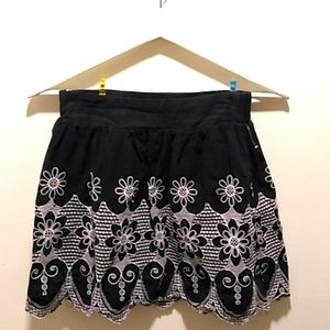 Scallop bottom short skirt